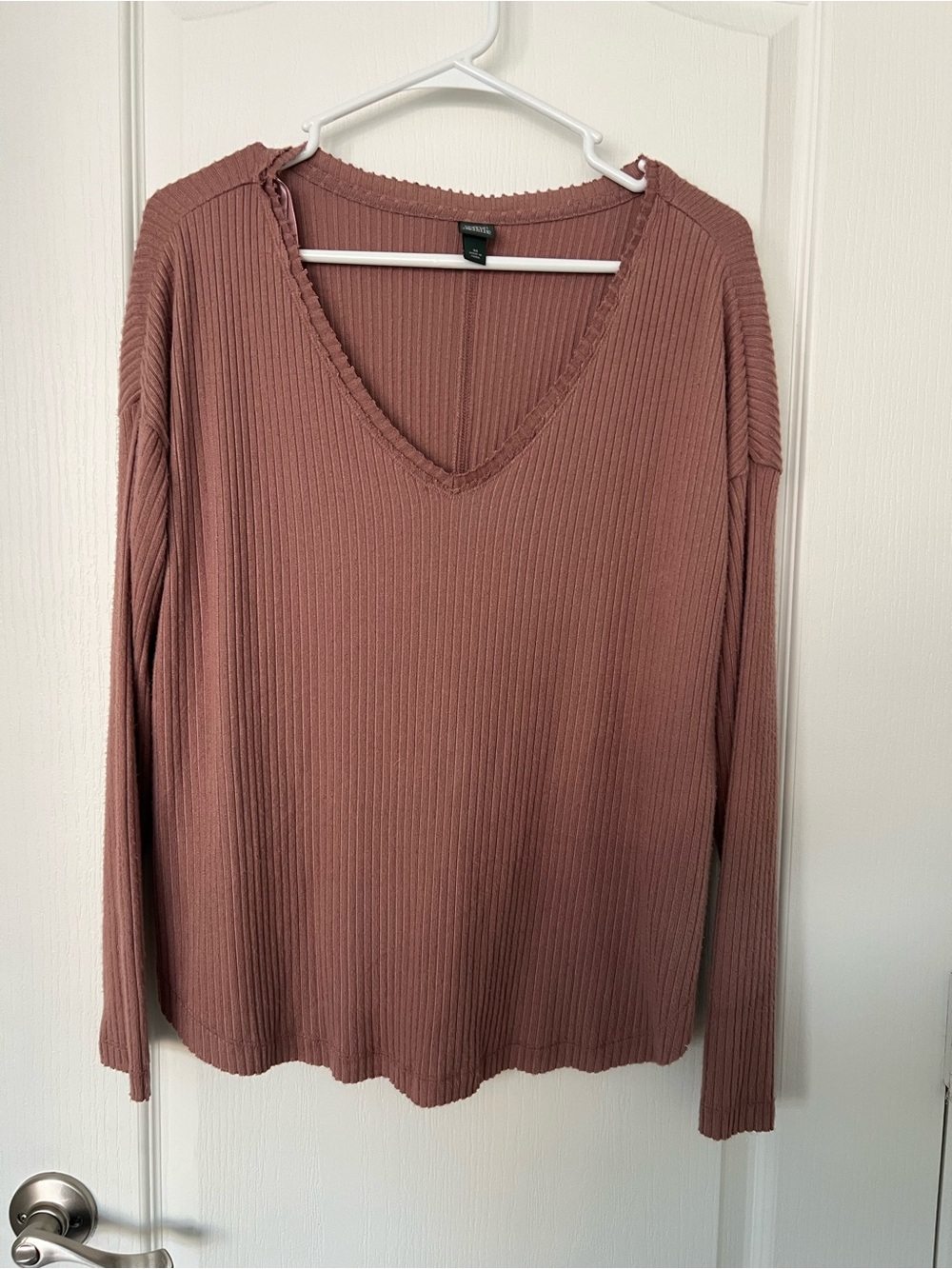 wild fable Ribbed V-Neck Long Sleeve Top in Mauve